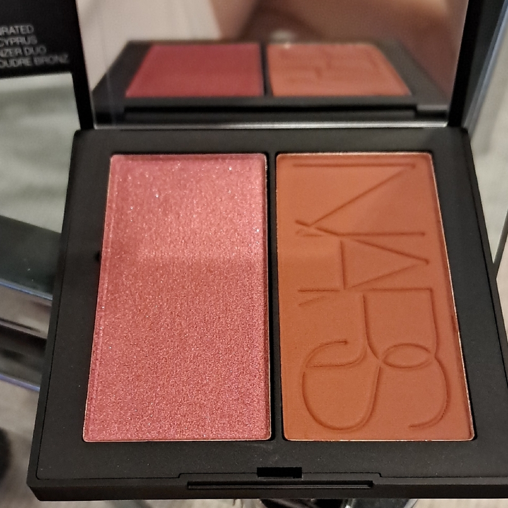 NARS Blush Bronzer Compact in Black and Red